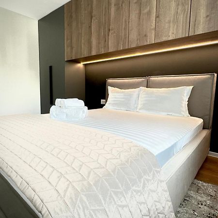 4Friendscoresibrasov M&L Luaran gambar