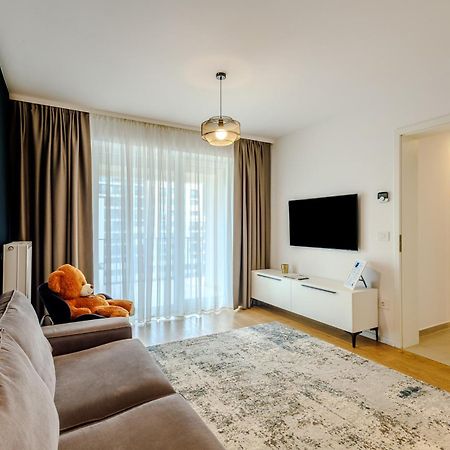 4Friendscoresibrasov M&L Luaran gambar