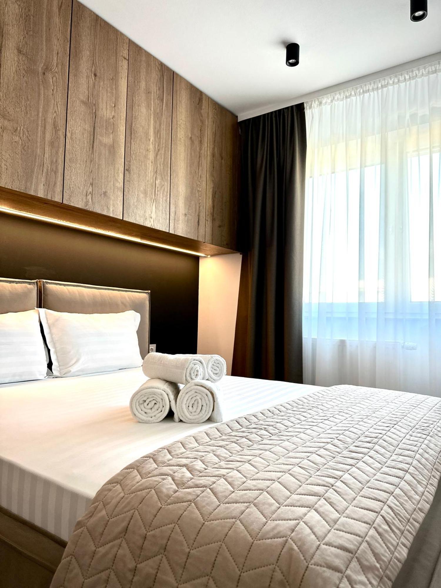 4Friendscoresibrasov M&L Luaran gambar