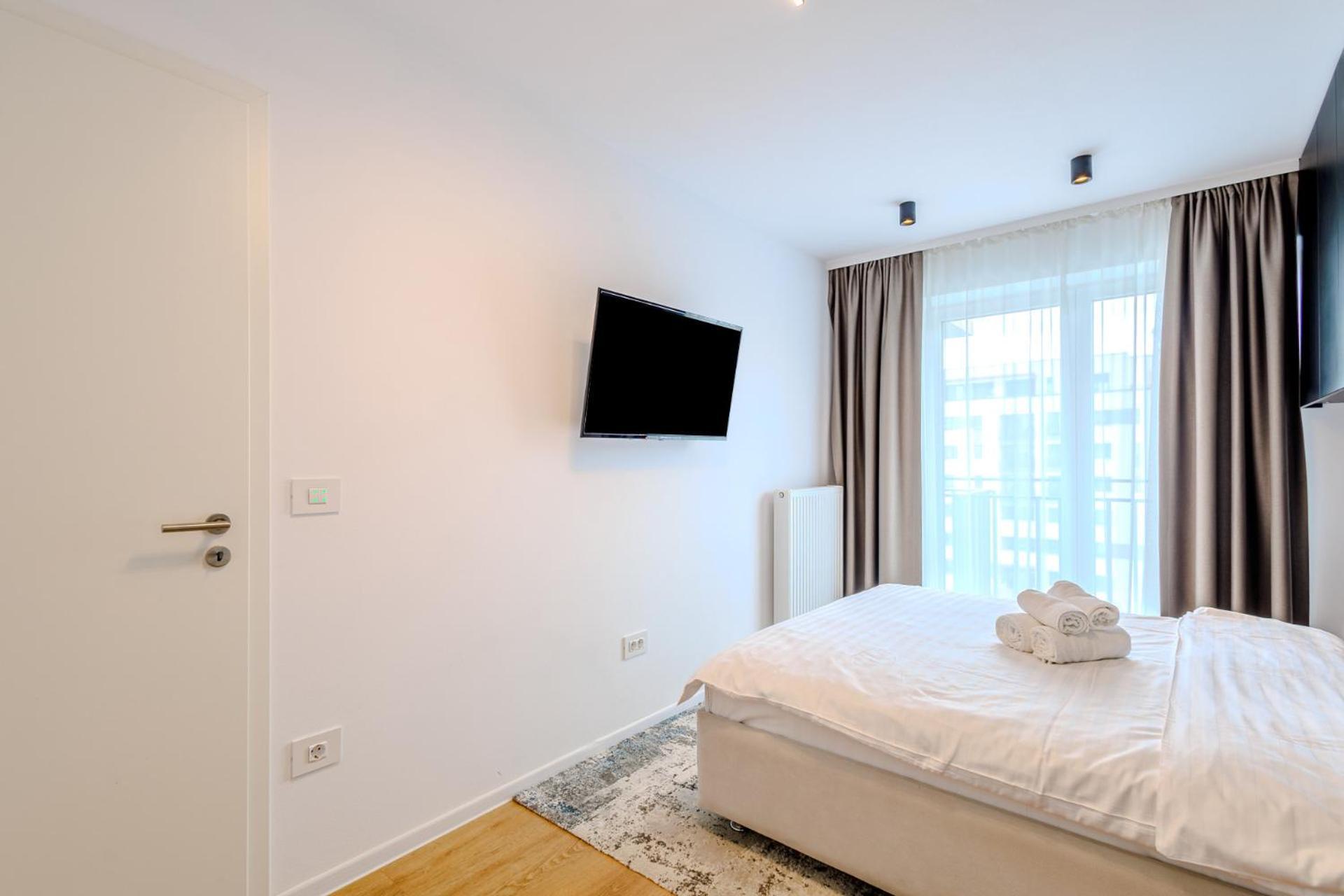 4Friendscoresibrasov M&L Luaran gambar